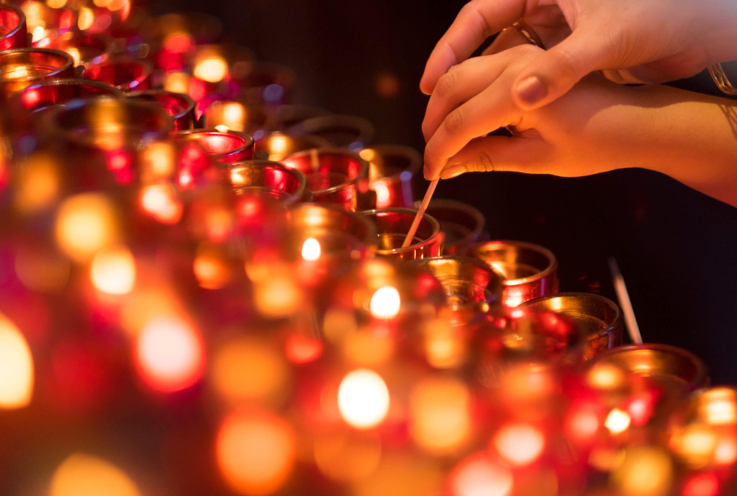 pagar diluido limpiar Por qué los Católicos encendemos velas en la Iglesia o a los Santos -  Arlington Catholic Herald
