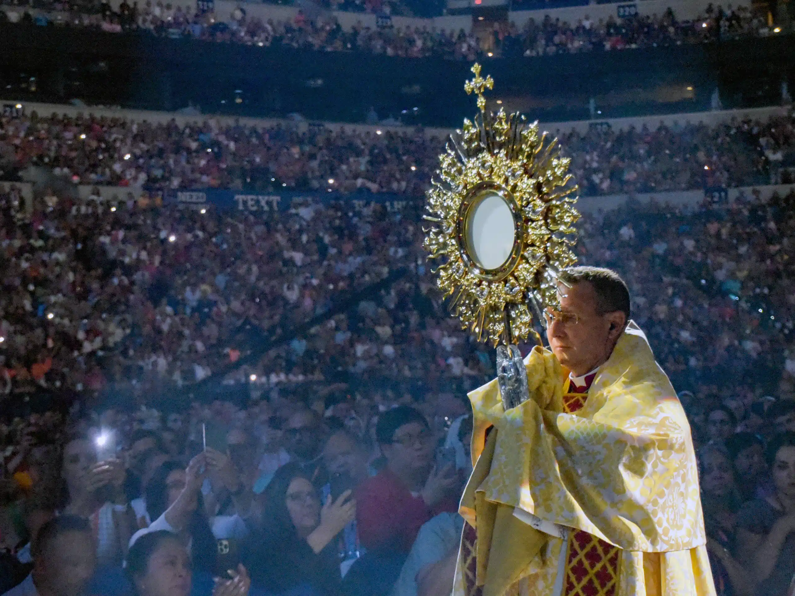 Nearly 60 000 pilgrims attend the tenth national eucharistic congress