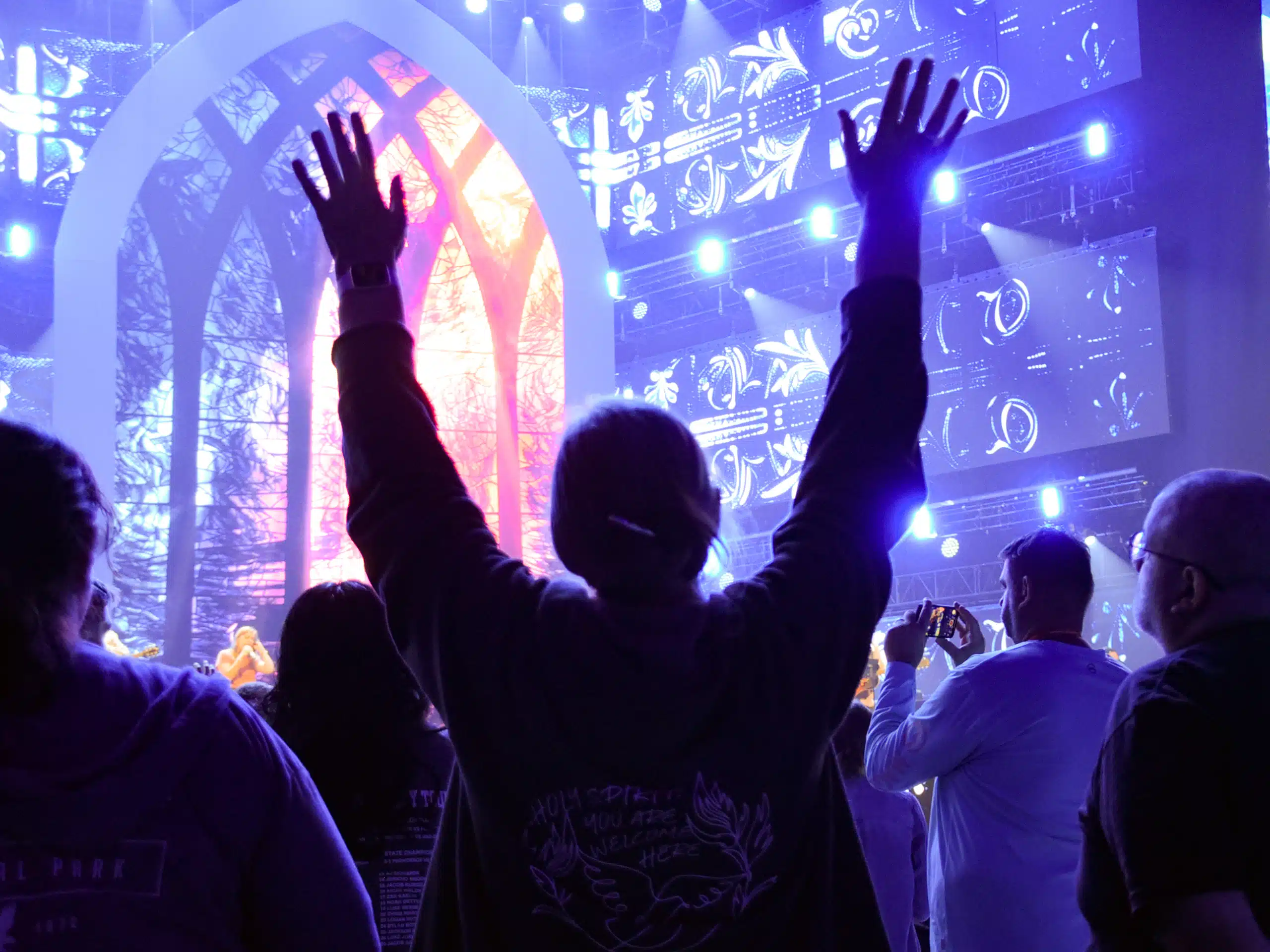 Nearly 60 000 pilgrims attend the tenth national eucharistic congress